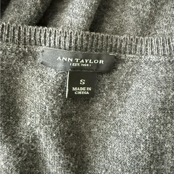 Ann Taylor Sweater - Picture 4 of 6